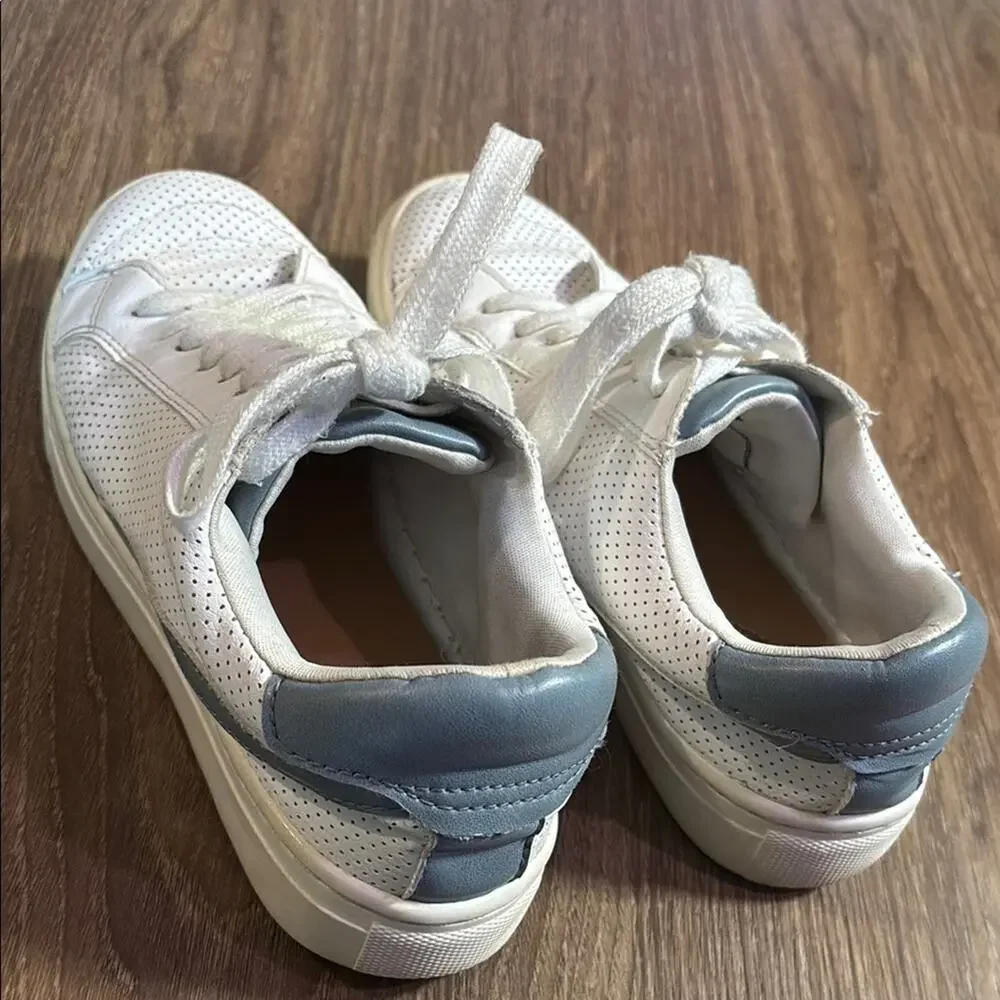 Universal Thread Womens White Sneakers Low-Top Casual Perforated 6 blue - Picture 2 of 6